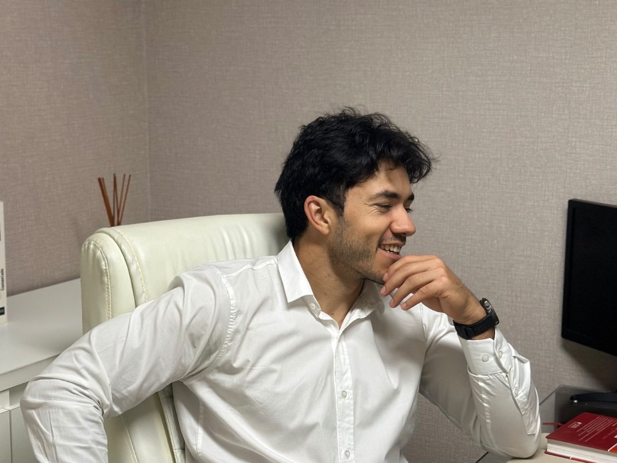 Antônio Wiliton em seu escritório